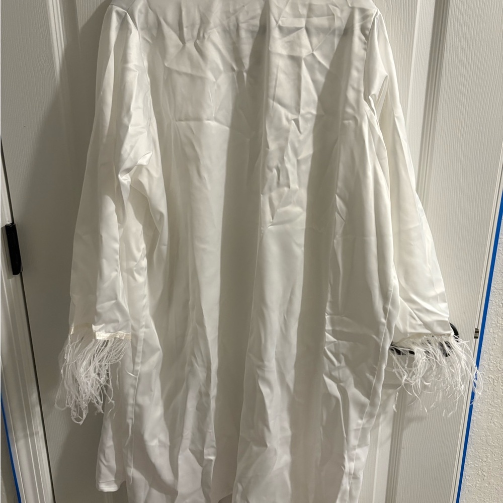 White Feather Trim Robe - Picture 3 of 5